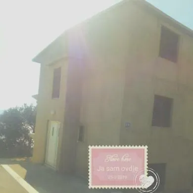 Apartman Oli * Omis